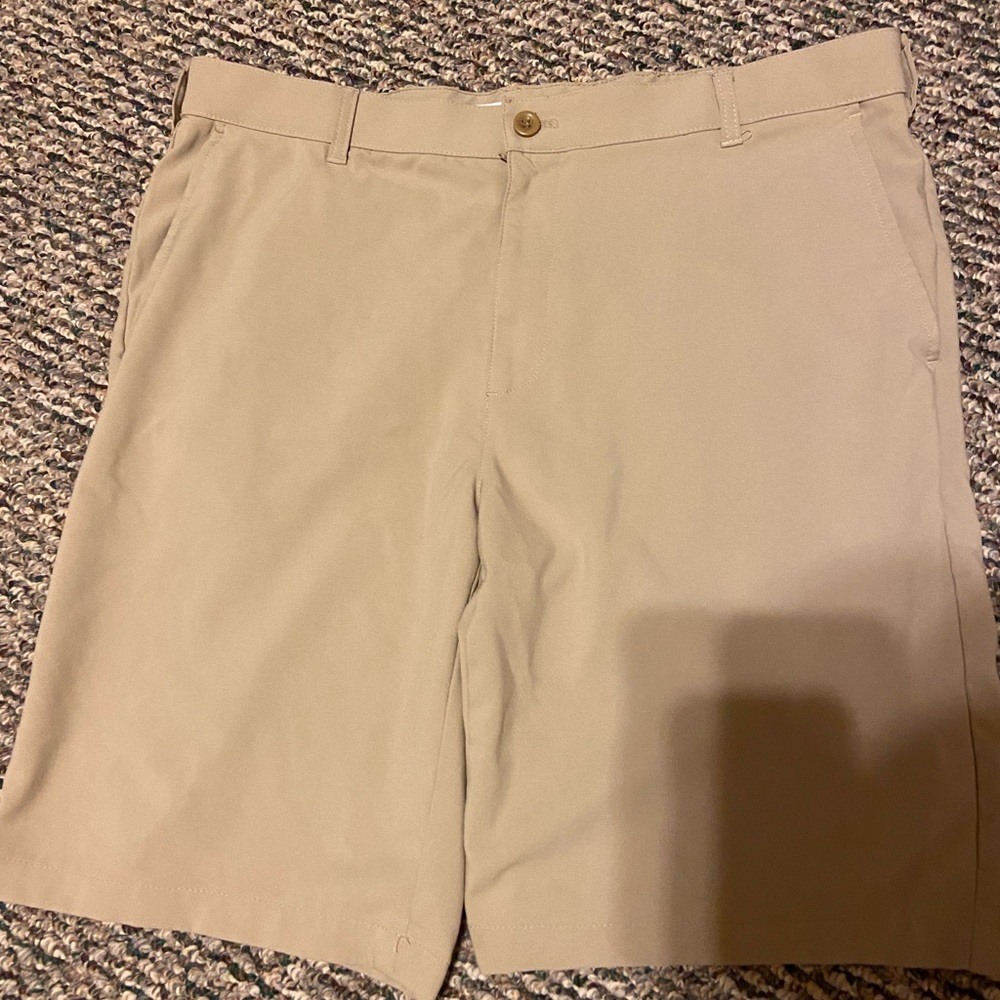 Men’s Izod golf shorts
